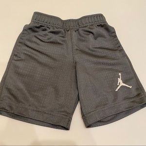 Gray Jordan Basketball Shorts Size 3/4 Years